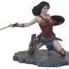 Diamond Select Justice League Movie: Wonder Woman DC Gallery Figur 2 Diamond Select Justice League Movie: Wonder Woman DC Gallery Figur -Charakterpuppen Geschäft 24118afe5cd996f371e5dc4bfcdf0635bfaaaaccfdcff27ed23bf7b860565555