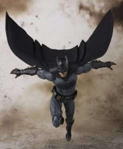 Justice League - Batman - S.H.Figuarts Figur -Charakterpuppen Geschäft 331edf39c55f3fb9518b475afc917f442e4503cafad5a84ae05e12bea040c8b9