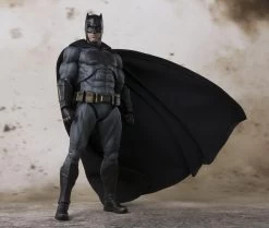 Justice League - Batman - S.H.Figuarts Figur -Charakterpuppen Geschäft 36079524f76b02a982f40a461de01ae9a75ddce77db5fc7fc1a4787aa3d5d002