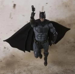 Justice League - Batman - S.H.Figuarts Figur -Charakterpuppen Geschäft 3ea05dfdeb0e3cce25744b54012628392a47a2a5f5fcadb811371a9105036db9