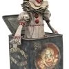 Diamond Select Gallery - IT 2 - Pennywise-In-The-Box Statue 1 Diamond Select Gallery - IT 2 - Pennywise-In-The-Box Statue -Charakterpuppen Geschäft fig92583