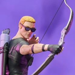 Diamond Select Marvel Gallery - Hawkeye Mit Lucky Dem Pizza-Dog - Statue -Charakterpuppen Geschäft marvel hawkeye gallery 06 62225.1628723307