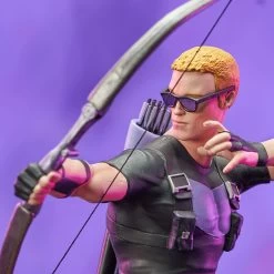 Diamond Select Marvel Gallery - Hawkeye Mit Lucky Dem Pizza-Dog - Statue -Charakterpuppen Geschäft marvel hawkeye gallery 07 18677.1628723307