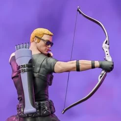 Diamond Select Marvel Gallery - Hawkeye Mit Lucky Dem Pizza-Dog - Statue -Charakterpuppen Geschäft marvel hawkeye gallery 10 28662.1628723307